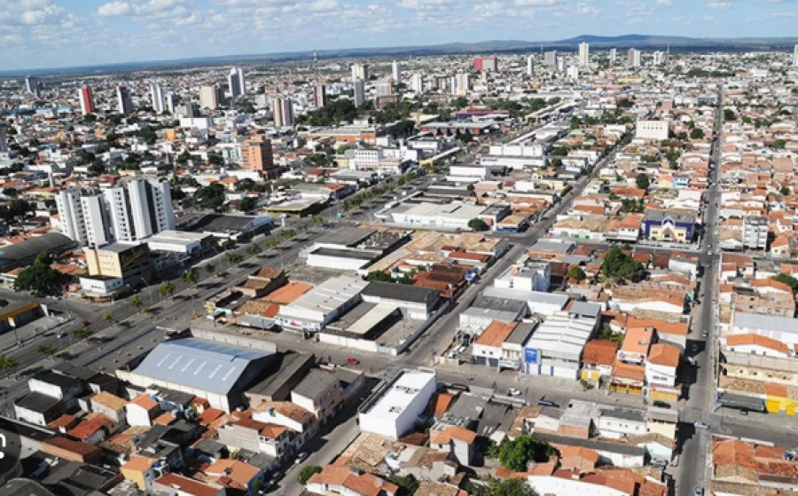 Tiroteio em festa dentro de condomínio deixa quatro feridos em Feira de Santana